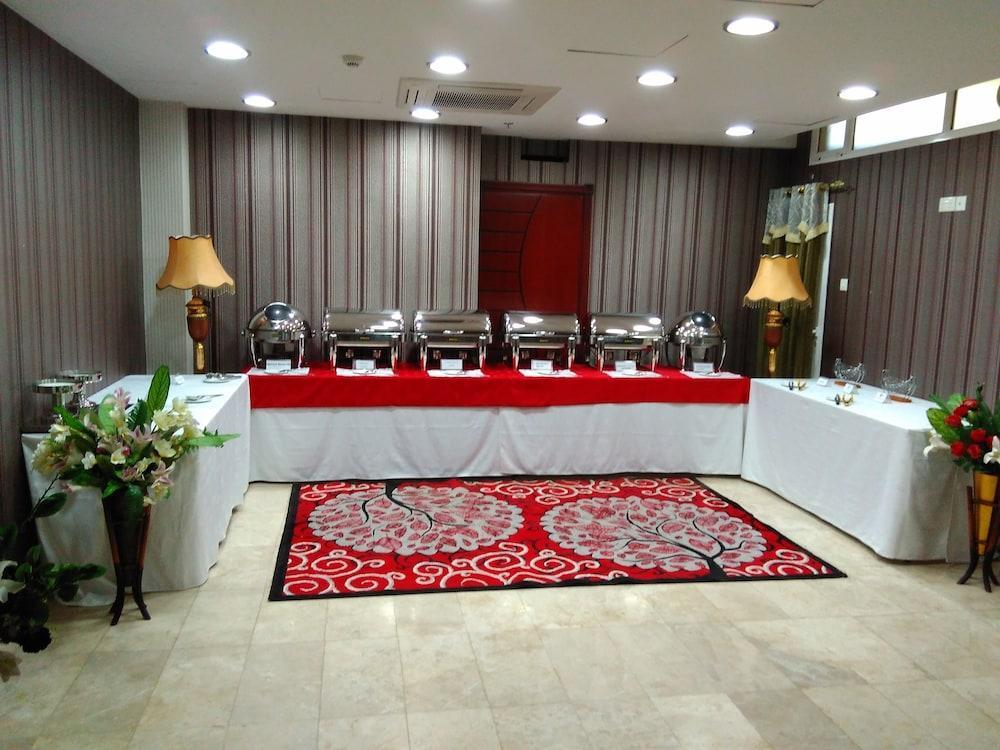 Pioneer Hotel Apartments Muscat Eksteriør billede