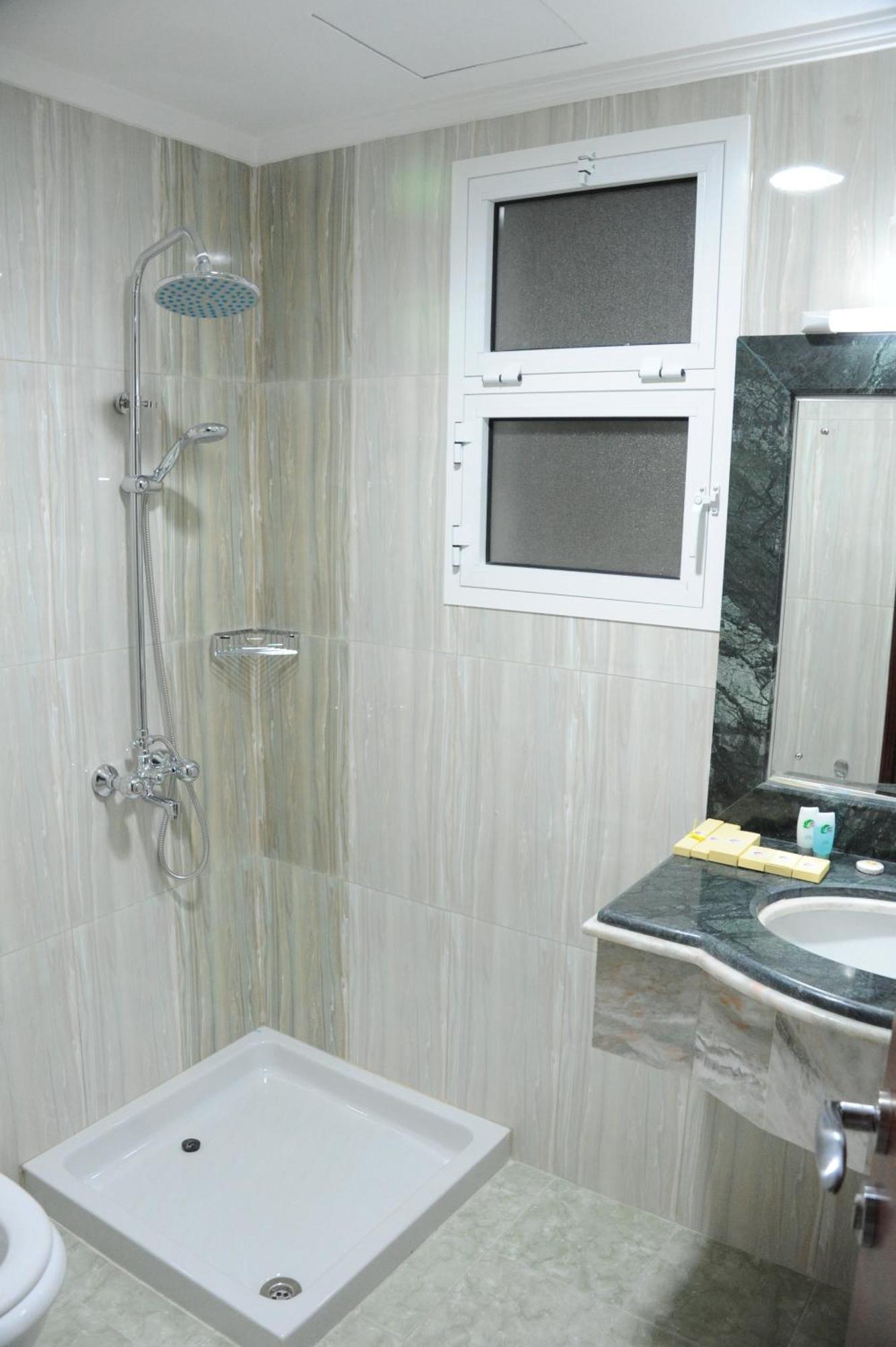 Pioneer Hotel Apartments Muscat Eksteriør billede