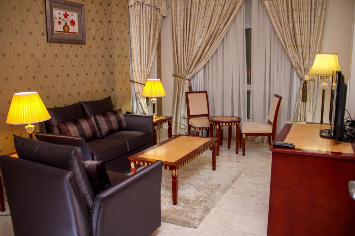 Pioneer Hotel Apartments Muscat Eksteriør billede