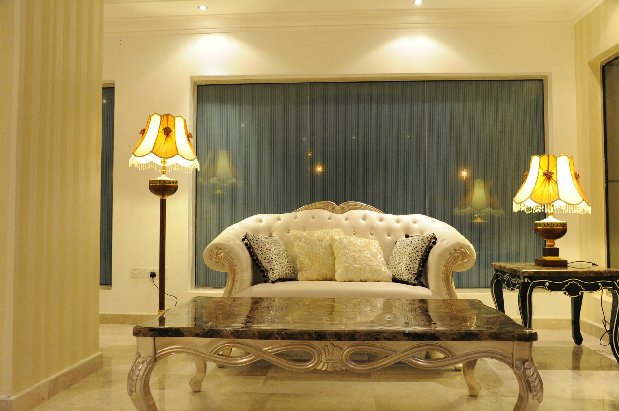 Pioneer Hotel Apartments Muscat Eksteriør billede